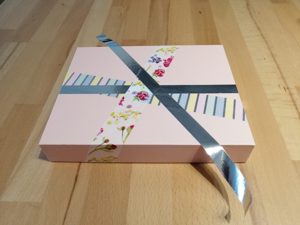 Geschenkboxen gestalten - einfach bekleben